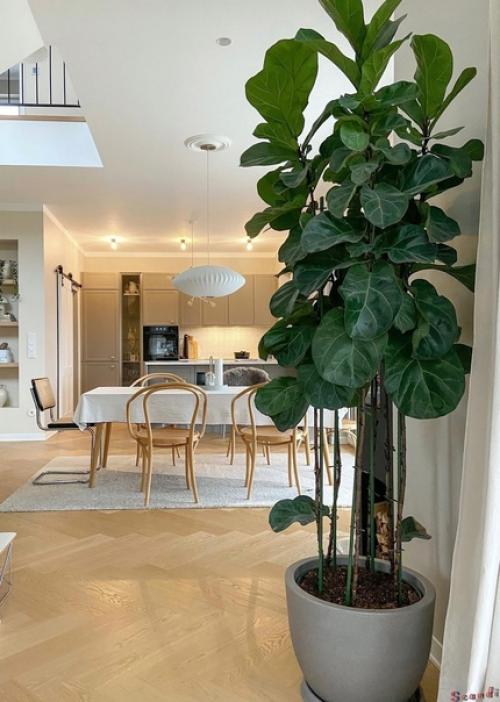 Эстетика современного интерьера в приятных базовых цветах и с прекрасным видом из больших панорамных окон. 01