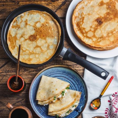 Ассортимент сковород ТМ Kukmara включает в себя изделия самых популярных диаметров как без ручек, так и с фиксированными или со съемными ручками. 03