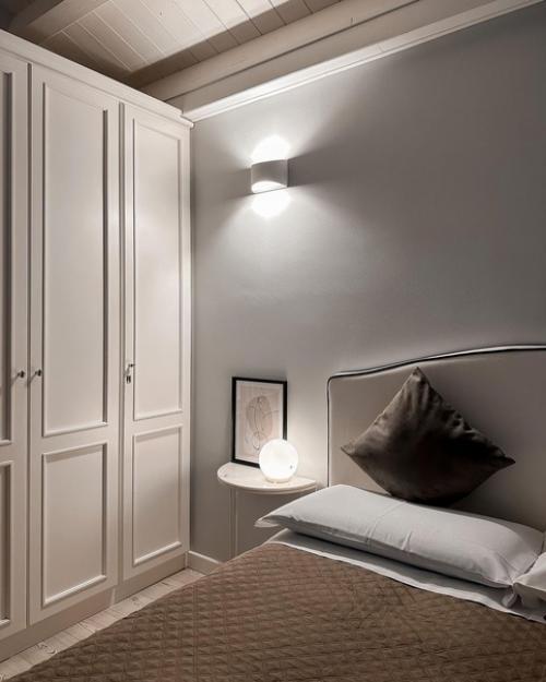 Интерьер съемной скандинавской квартиры, находящейся на последнем этаже. 06