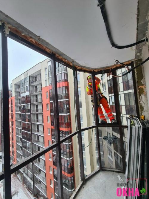 Холодное остекление заменили на тёплое и превратили балкон в часть квартиры. 01