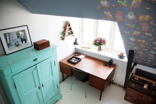 Стильный интерьер черно-белой мансарды. 05