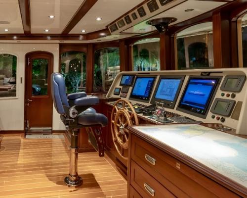 Суперяхта Nadan прямиком из Великого Гэтсби. 04