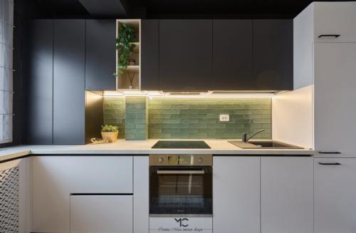 Кухня в современном скандинавском стиле в квартире молодой девушки - студентки. 02