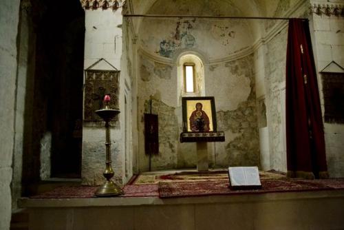 Внутрений дворик монастыря и храм святого знамения - сурб - Ншан. 05 Внутрений дворик монастыря и храм святого знамения - сурб - Ншан. 05