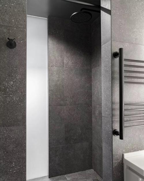 Строгий интерьер студии 36 кв. 08