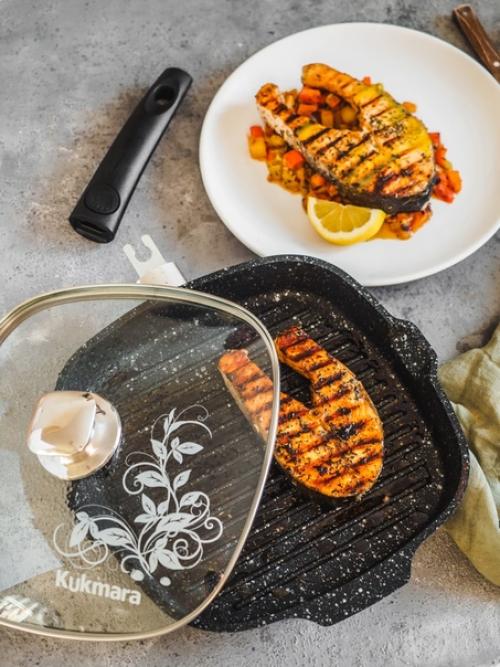 Ассортимент сковород ТМ Kukmara включает в себя изделия самых популярных диаметров как без ручек, так и с фиксированными или со съемными ручками. 09