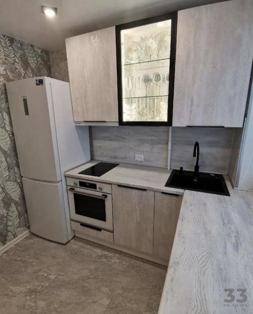 Удoбный вapиaнт oбуcтpoйcтва нeбoльшoй кухни coбcтвeнными pуками. 02