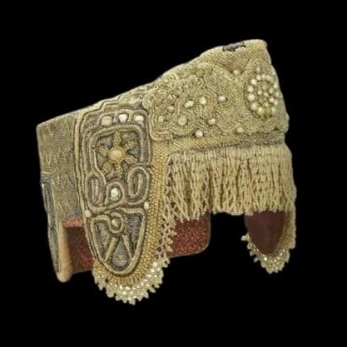 Этот кокошник (на фото 1-8) бытовал в каргопольском уезде олонецкой губернии. 04