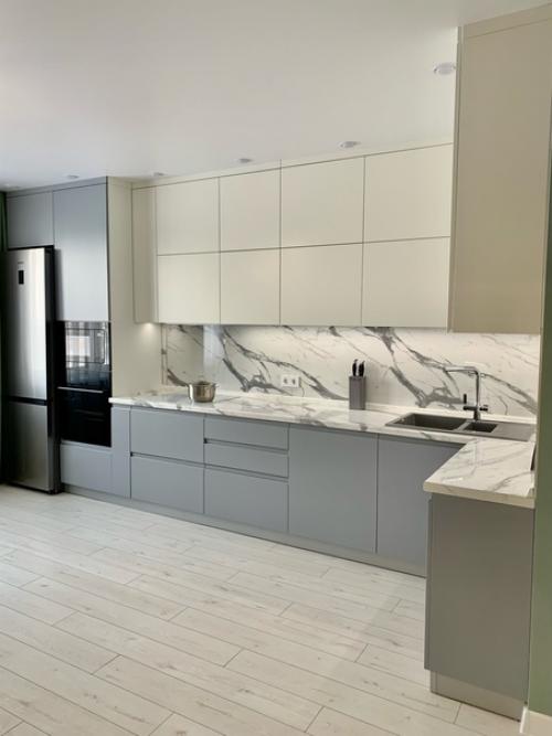 Правило 60%/30%/10%.  Акценты в дизайне нужно расставлять грамотно, иначе есть риск сделать кухню пестрой, но по-прежнему безликой. 08