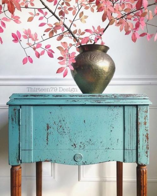 Обшарпе - старость, пожитость, усталость, испачканость, облезлость и даже некоторая поломанность, не несущая опасность пользования предметом. 05