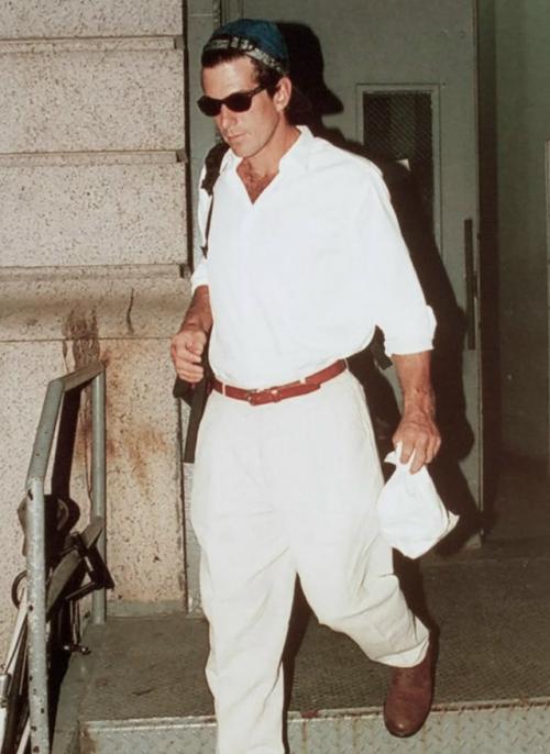 Стиль Кэролин бессетт и Джона Кеннеди - младшего стал отражением их отношений. 03