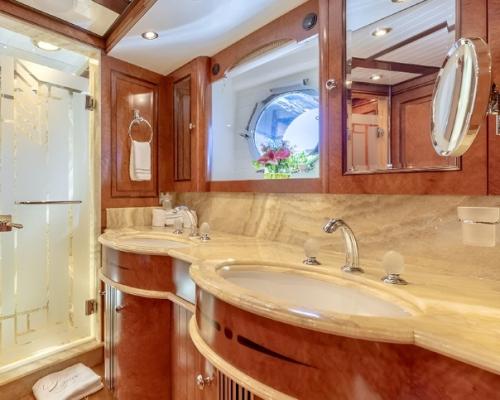 Суперяхта Nadan прямиком из Великого Гэтсби. 08