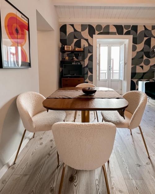 Интерьер съемной скандинавской квартиры, находящейся на последнем этаже. 04