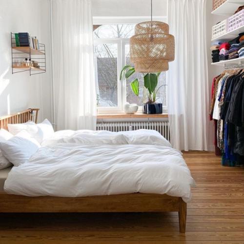 Цветы и комнатные растения могут быть не просто деталями, а полноценной частью интерьера, что и доказывает нам эта квартира в Германии. 01