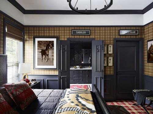 Дерево, тёмные тона и разнообразные принты: дом, вдохновленный амбарами среднего Запада США. 09