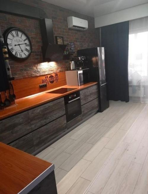 Уютная квартира. В тёмной цветовой гамме. 01