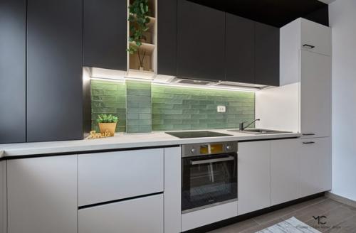 Кухня в современном скандинавском стиле в квартире молодой девушки - студентки. 04