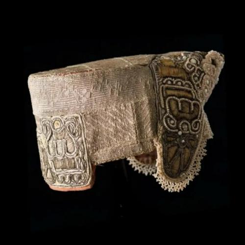 Этот кокошник (на фото 1-8) бытовал в каргопольском уезде олонецкой губернии. 01