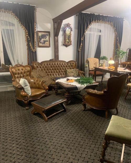 Мои гости - экскурсанты могут проживать в Калининграде в таких необычных апартаментах 250 м кв от 2 до 10 персон (5 отдельных спален. 08