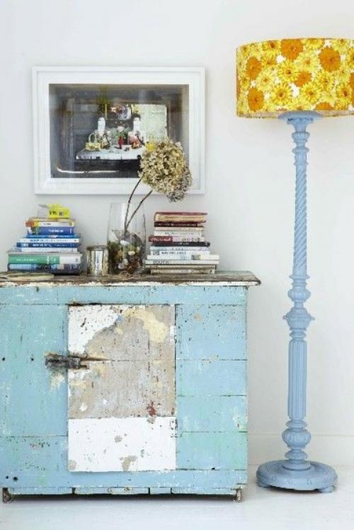 Обшарпе - старость, пожитость, усталость, испачканость, облезлость и даже некоторая поломанность, не несущая опасность пользования предметом. 02