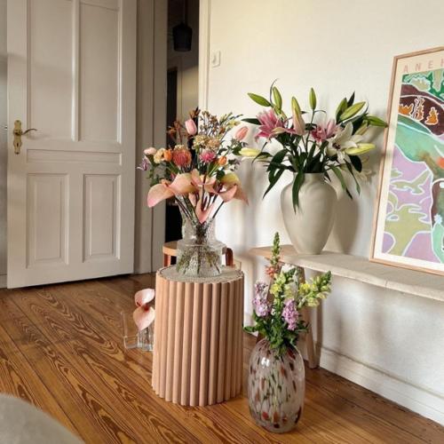 Цветы и комнатные растения могут быть не просто деталями, а полноценной частью интерьера, что и доказывает нам эта квартира в Германии. 02