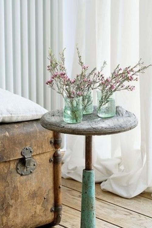 Обшарпе - старость, пожитость, усталость, испачканость, облезлость и даже некоторая поломанность, не несущая опасность пользования предметом. 08