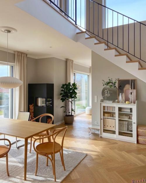 Эстетика современного интерьера в приятных базовых цветах и с прекрасным видом из больших панорамных окон. 04