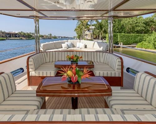 Суперяхта Nadan прямиком из Великого Гэтсби. 01