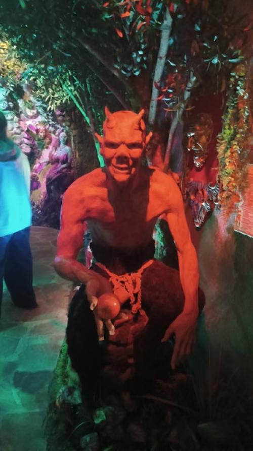 Потрясающий особняк небылиц, сказок, волшебства и причудливых персонажей. 09