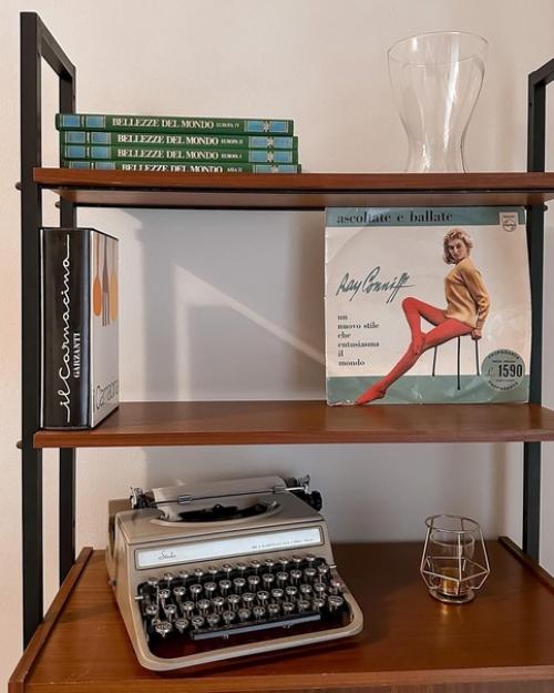 Интерьер съемной скандинавской квартиры, находящейся на последнем этаже. 05