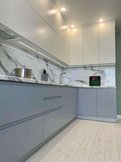 Правило 60%/30%/10%.  Акценты в дизайне нужно расставлять грамотно, иначе есть риск сделать кухню пестрой, но по-прежнему безликой. 09