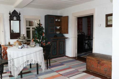 В музее шушенского можно увидеть буфеты, которым больше ста лет. 05 В музее шушенского можно увидеть буфеты, которым больше ста лет. 05