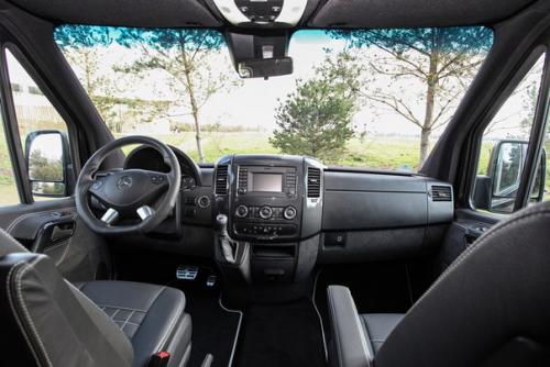 Тюнеры микроавтобус Mercedes в дом на колесах превратили. 06