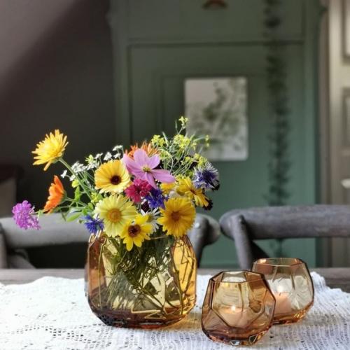 Посмотрите, как красив этот дом с зелёной мебелью. 04