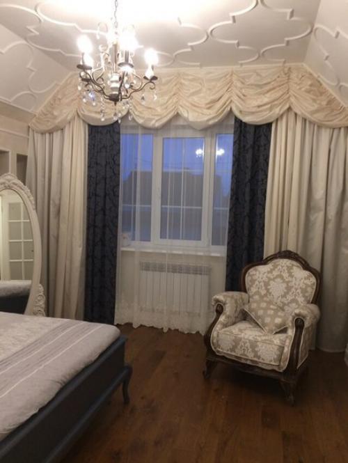 Вот так мы текстилем спальню в загородном коттедже оформили. 05