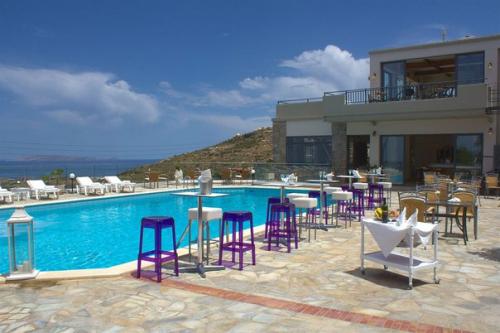 Отель дня?  Ультра современный Happy Cretan Suites 4 *? 02