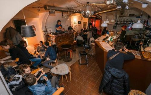 6 необычных баров и арт - кафе в Петербурге. 08