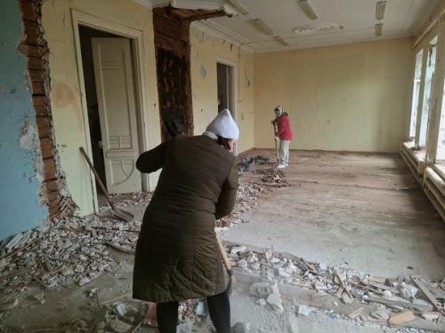 Волонтеры культуры и спорта павловского округа организовали и провели субботник в доме номер 10 по ул. Крупской. 03