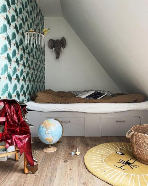 Оливковый, розовый, голубой, зелёный -- интерьер этого шведского дома буквально пестрит яркими красками и принтами. 05