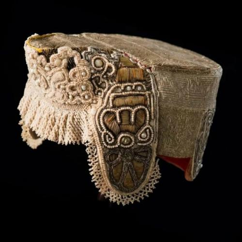 Этот кокошник (на фото 1-8) бытовал в каргопольском уезде олонецкой губернии. 02