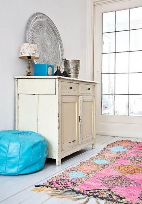 Обшарпе - старость, пожитость, усталость, испачканость, облезлость и даже некоторая поломанность, не несущая опасность пользования предметом. 07