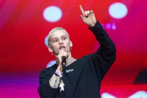 Милохин показал интерьер новой квартиры - с детской комнатой и портретом Баскова. 04