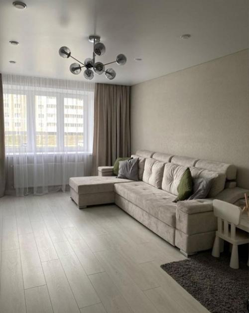 Просторная квартира. В современном стиле. 01