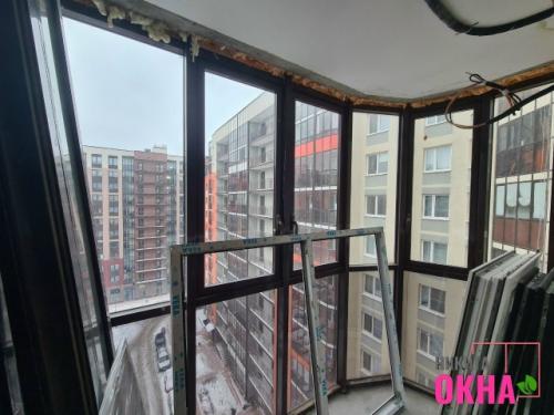 Холодное остекление заменили на тёплое и превратили балкон в часть квартиры.