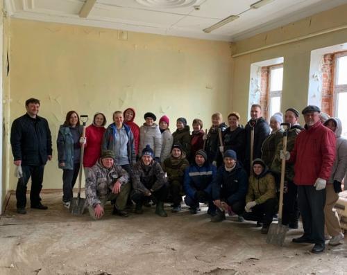 Волонтеры культуры и спорта павловского округа организовали и провели субботник в доме номер 10 по ул. Крупской. 07