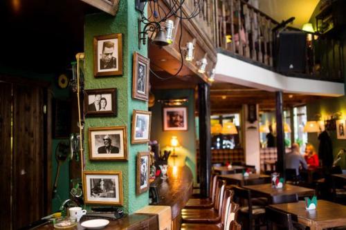 6 необычных баров и арт - кафе в Петербурге. 01