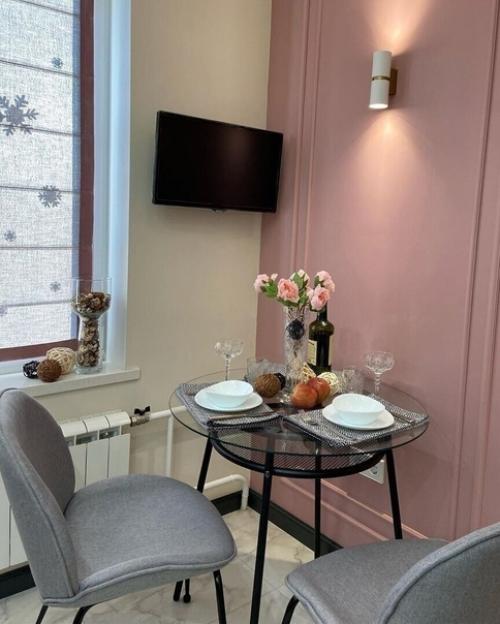 Решение с холодильником в нашей хрущевке подсказал дизайнер) цвет стен выбирали сами) нашу малышку кухню 5, 5 кв. 01