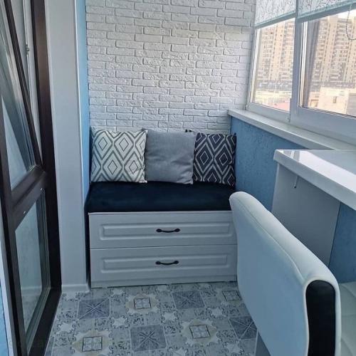 Как красиво обустроили лоджию. 02