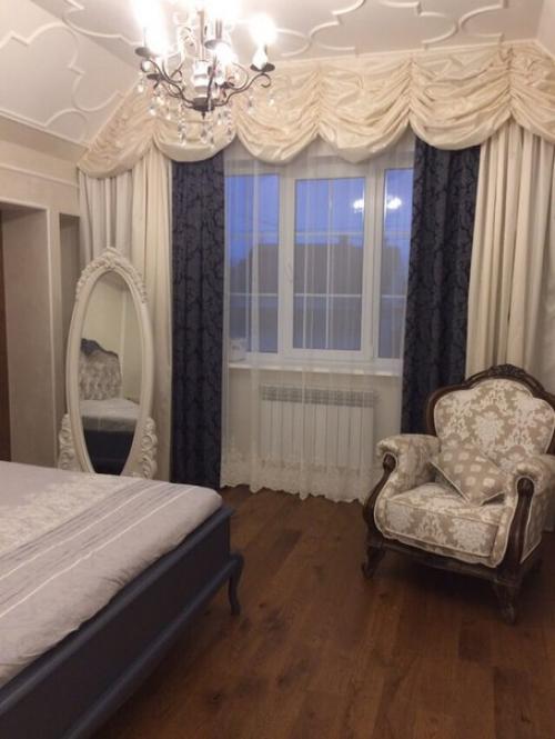 Вот так мы текстилем спальню в загородном коттедже оформили. 07