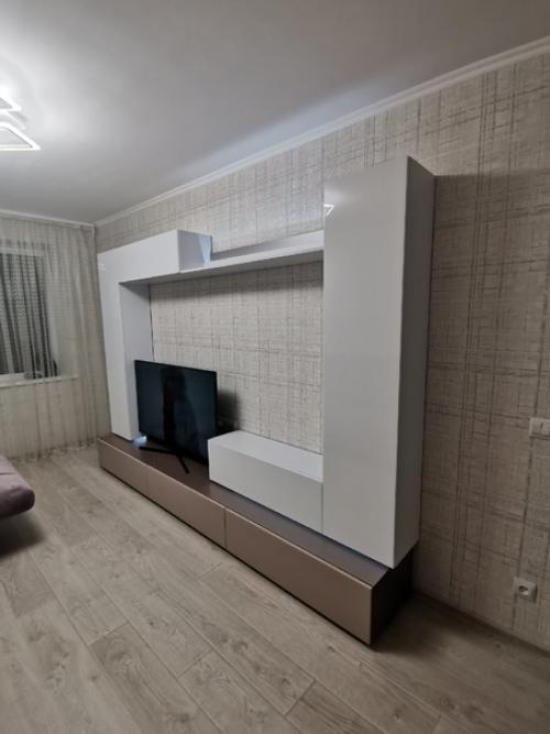 Гостиная - самая парадная и проходимая комната. 01